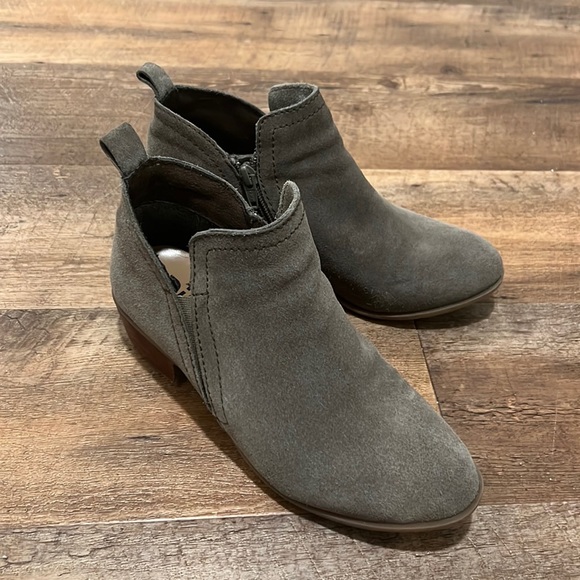Diba | Layla Suede Bootie in Taupe Size 7.5 - Picture 2 of 8